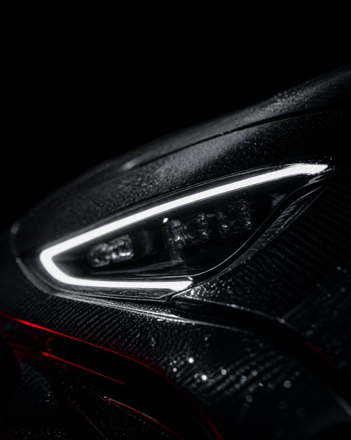 Detalle macro del faro LED de un vehículo deportivo